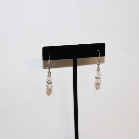 Beautiful NwoT silver and glass dangling earrings 1 3/8" - Picture 3 of 4